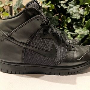 Nike Men's Black Leather Sneakers